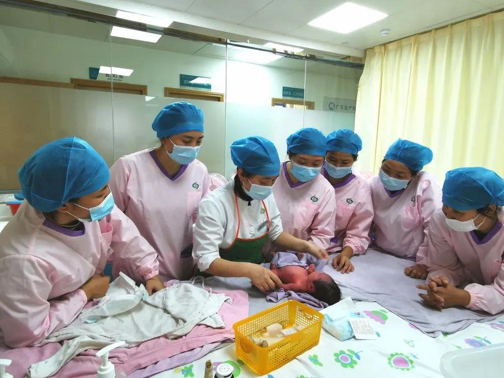 班戈县妇婴监护型护送